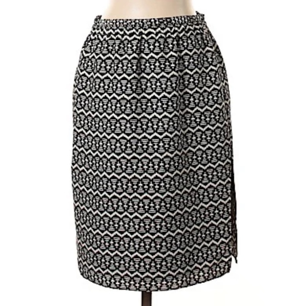Ann Taylor LOFT Skirt Black and White Below Knee Polyester elastic waist Size XS